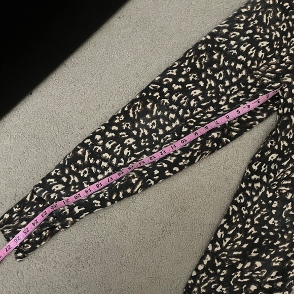 Cleobella 100% organic cotton fleece leopard animal print jogger pants & pockets - Picture 5 of 8